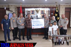 Kapolda Kepri Serahkan Santunan Kepada Keluarga Anggota Polri yang Gugur dalam Tugas