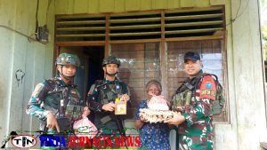 Pos Kout Tahota Berbagi Sembako Kepada Masyarakat Diwilayah Satgas Yonif 642/Kps