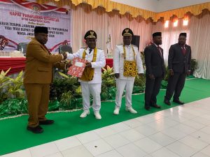 Bupati dan Wakil Bupati Deiyai Periode 2025-2030 Resmi Menjabat, Sampaikan Visi-Misi di Rapat Paripurna Istimewa DPRD