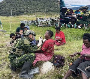 TNI Gelar Pengobatan Gratis bagi Warga Kampung Gigobak, Papua
