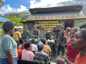 Sukseskan Program Pemerintah, Satgas 641/Bru Laksanakan Yankes di Pedalaman Papua