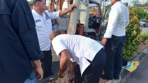 Tiang Penerangan Jalan di Km 8 Tanjungpinang Hampir Roboh