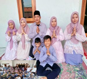 Keluarga Besar Mbah Mulani Tugurejo Semarang Gelar Halal Bihalal Usai Sholat Idul Fitri