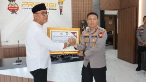 Polresta Tanjungpinang Terima Penghargaan dari Ketua DPRD Kota Tanjungpinang 
