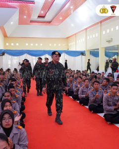 Dankorbrimob Polri Berikan Arahan kepada Mahasiswa STIK Angkatan 82 di Pusdik Brimob