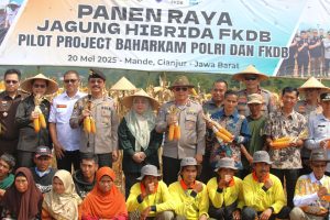 Kakorbinmas Baharkam Polri Panen Jagung Hibrida Bersama FKDB, Wujud Sinergi Ketahanan Pangan Nasional
