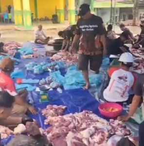 Warga Tering Raya RW 18 Batam Sembelih 4 Ekor Sapi dan 17 Kambing di Hari Raya Idul Adha