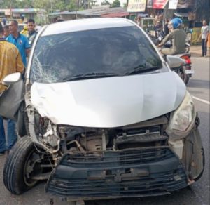 KM 12 Geger! Scoopy Tabrak Calya dari Arah Berlawanan, Pemotor Terpental Masuk Bengkel