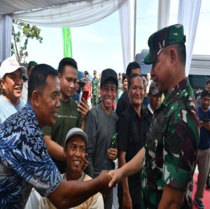 Panglima TNI Tinjau Langsung Bakti Kesehatan Saat Panen Raya Padi Kodam I/BB di Deli Serdang
