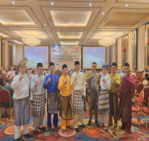 Ribuan Warga Riau Padati Trans Convention Center menghadiri Pengukuhan dan Rapat Kerja Persatuan Masyarakat Riau (PMR) Kota Tanjungpinang