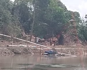 Cegah Banjir, Waduk Gesek di Toapaya Selatan Diangkat Lumpur dan Pasir yang Menumpuk
