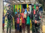 Satgas Yonif 123/Rajawali Pos Koroway Gelar Patroli, Bagikan Sembako dan Layanan Kesehatan untuk Warga Kampung Mabul