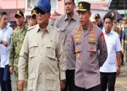 Kapolri Dampingi Presiden Prabowo Tinjau Pengungsi Banjir di Tapanuli Tengah, Perintahkan Penanganan Cepat dan Terpadu