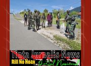 Satgas Yonif 521/DY dan Warga Kobakma Gotong Royong Wujudkan Lingkungan Bersih dan Sehat