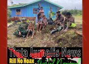 Satgas Yonif 521/DY Anjangsana dan Bagikan Sembako di Distrik Apalapsili, Warga Sambut Antusias