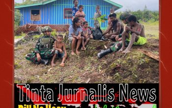 Satgas Yonif 521/DY Anjangsana dan Bagikan Sembako di Distrik Apalapsili, Warga Sambut Antusias