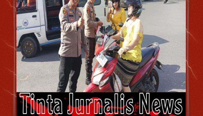 Polsek Tanjungpinang Kota Bagikan 300 Bendera Merah Putih, Bangkitkan Semangat Nasionalisme Sambut HUT ke-81 RI