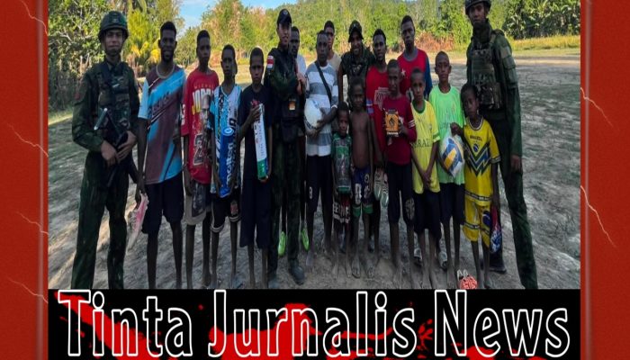 Sambut HUT Ke-81 RI, Satgas Pamtas RI–PNG Yonif 764/IB Salurkan Sarana Olahraga untuk Pemuda Kampung Yembun